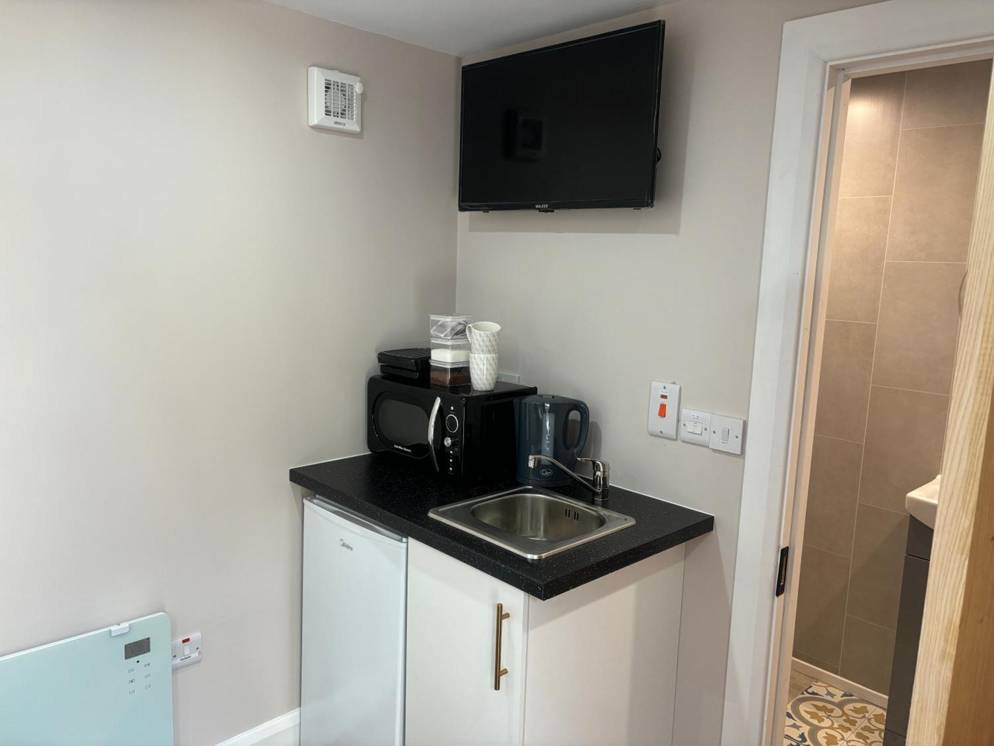 Private Detached Small Bedroom And Bathroom Only- This Is Not An Apartment Butlersbridge Kültér fotó